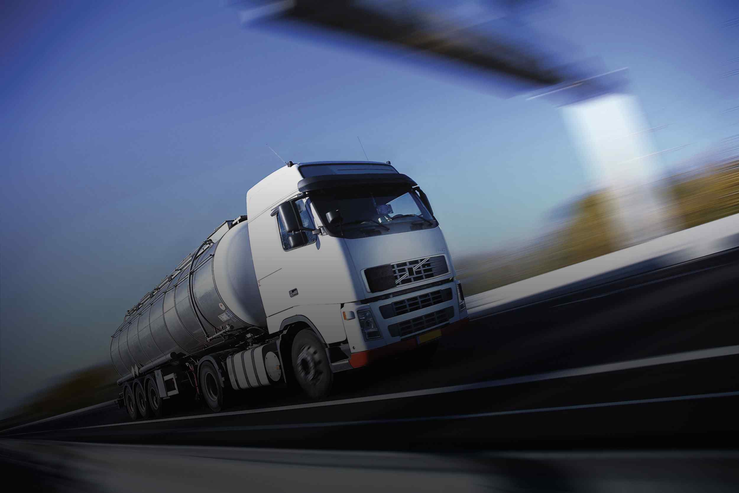 http://www.logisticalecroissant.it/wp-content/uploads/2015/09/White-Truck-single.jpg